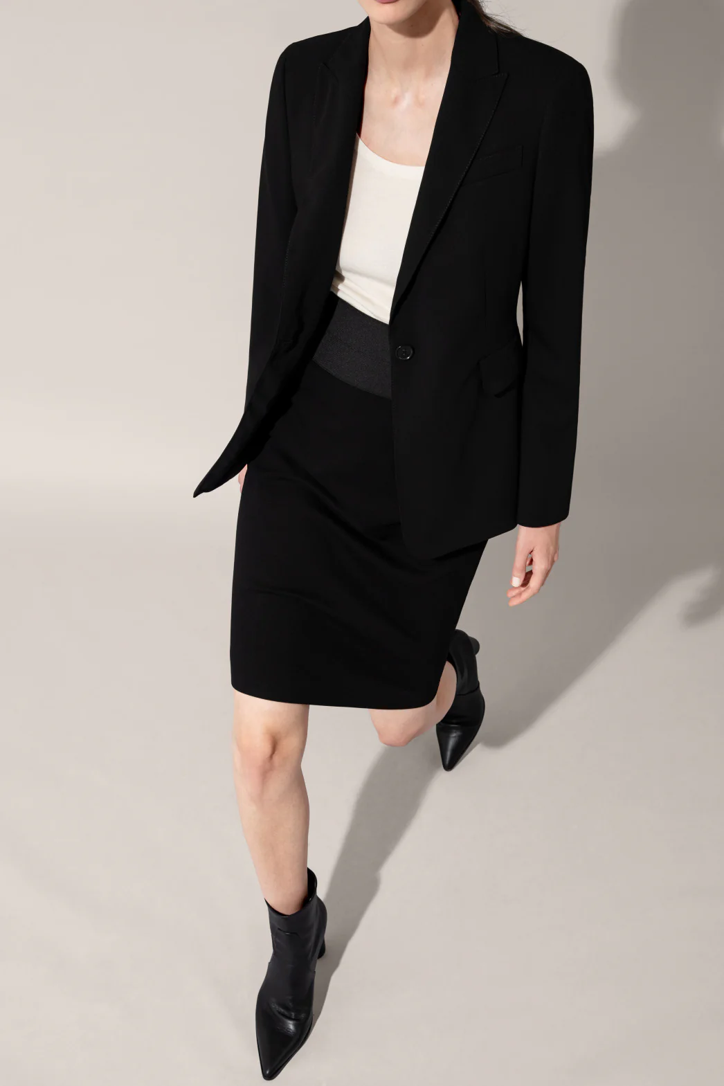 Blazer in Wool with One Button - Image 4