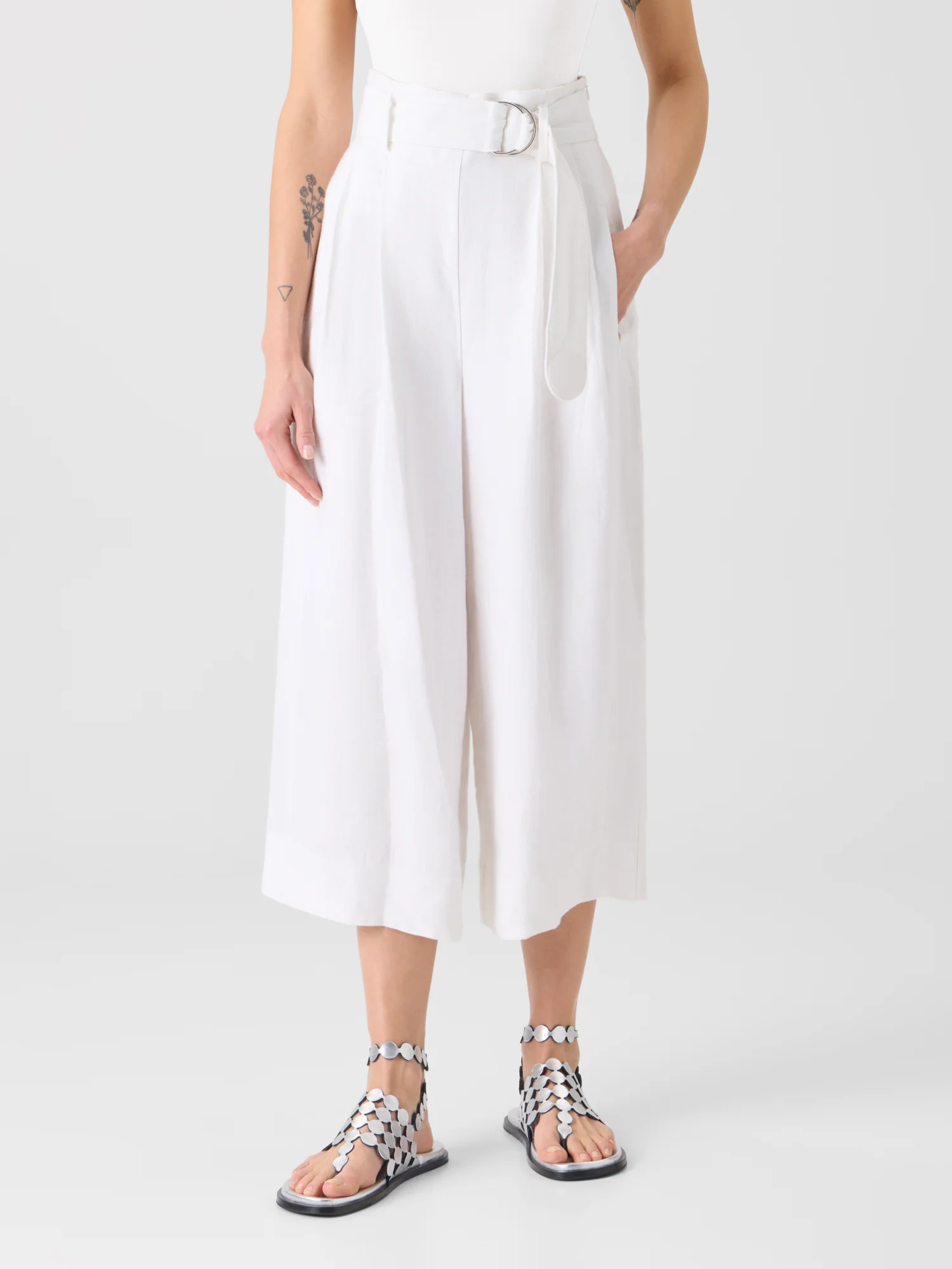 Fiorella High-Rise Pleated Raw Linen Culotte Pants - Image 4